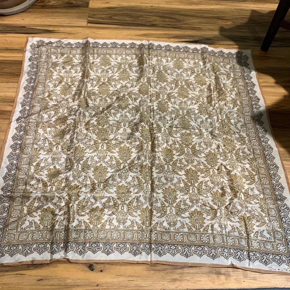 Oscar de la Renta Vintage semi sheer neutral tones Elizabethan theme 30” square